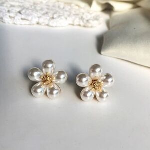 Pearl flower stud earrings N192